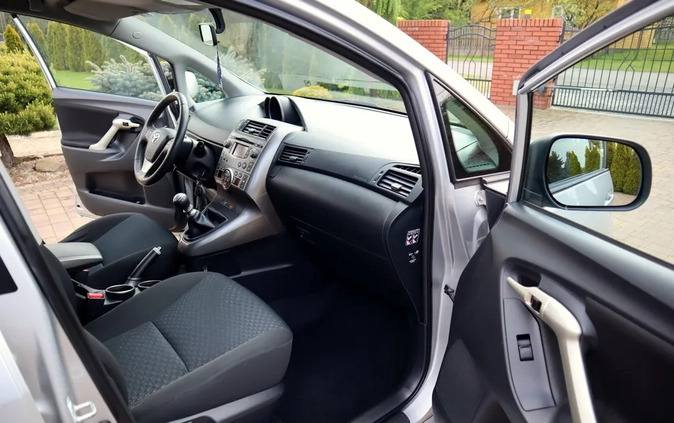 Toyota Verso cena 28900 przebieg: 205000, rok produkcji 2009 z Gołdap małe 529